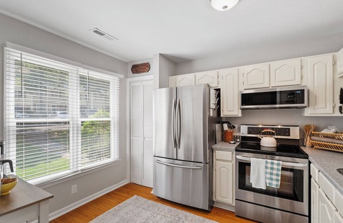 Northwest Raleigh House | 2 Bed/2 Private Bath Townhome in West Raleigh Near Umstead Park & Rex Hospital