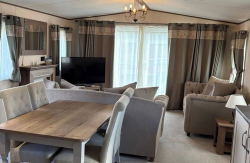 South Lakeland Leisure Village Cabin | 2-Bed Cabin - Sleeps 5 - Parking - Pet Friendly