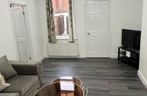 Boldon Colliery Apartment | 2 Bed Flat - Sleeps 3 - Parking - Wifi