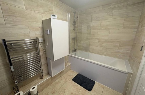 Boldon Colliery Apartment | 2 Bed Flat - Sleeps 3 - Parking - Wifi