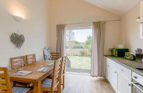 Cowes Cabin | 2 Bed in Cowes oc-73374