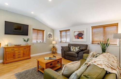 Stanton by Bridge Cabin | 2 Bed in Derby oc-87408