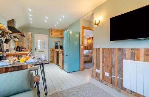 Irstead Cabin | 2 Bed in Eccles-on-Sea oc-s30665