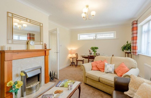 Ferndown House | 2 Bed in Ferndown (oc-78541)