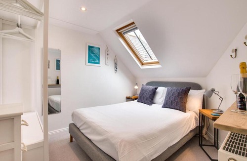 West Looe Apartment | 2 Bed in Looe oc-l30069