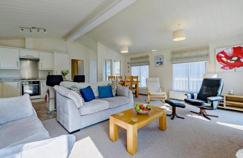 Amroth Cabin | 2 Bed in Narberth oc-91799
