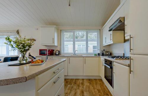 Amroth Cabin | 2 Bed in Narberth oc-91799