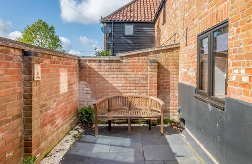 Runham Cottage | 2 Bed in Runham (oc-1995)