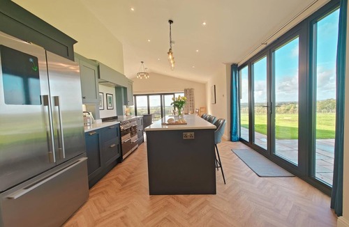 Church Gresley Ski Chalet | 2 Bed in Stanton (oc-p30248)