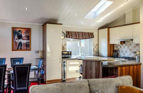 Narberth Cabin | 2 Bed in Stepaside oc-pw9184