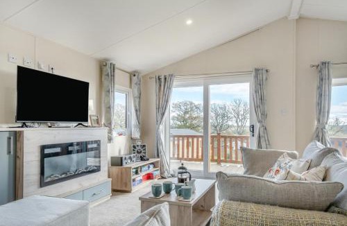 Ryde Cabin | 2 Bed in Upton oc-o34105