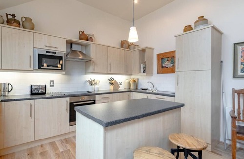 Waren Mill Apartment | 2 Bed in Waren Mill (oc-gd1324)