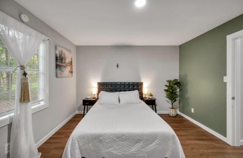Bynum House | 2 Bed, Moroccan style Tvs,Kids Essentials, Crib,walk to Golf