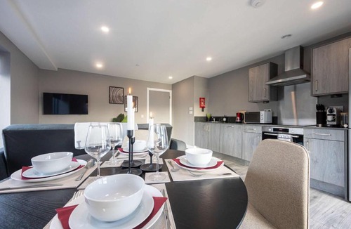 The Docks Apartment | 2 Bed Waterfront Flat Dock Views Liverpool