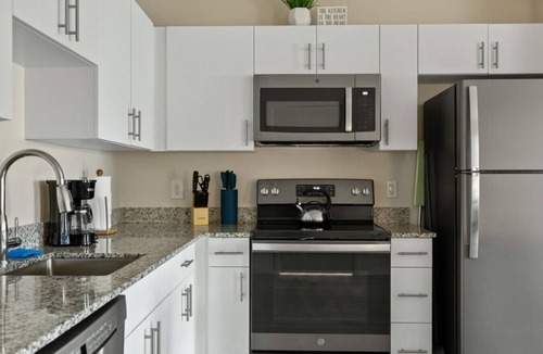Arrowood Apartment | 2 Bedroom 2 Full Bathrooms spacious condo with balcony and reserved parking