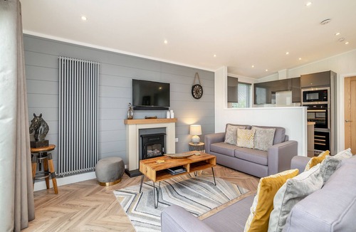 Shepton Mallet Ski Chalet | 2 bedroom accommodation in Midsomer House, East Compton