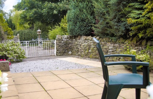 Chesterfield Cottage | 2 bedroom accommodation in Old Brampton, near Chesterfield