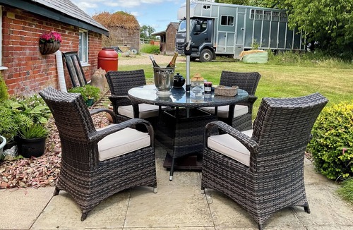 Cadnam Cottage | 2 bedroom accommodation in Cadnam, near Brockenhurst