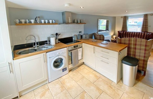 Beckingham Cottage | 2 bedroom accommodation in Heybridge Basin, near Maldon