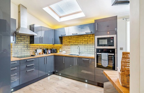 Cannington Ski Chalet | 2 bedroom accommodation in Cannington