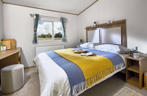Kilwinning House | 2 bedroom accommodation in Kilwinning,