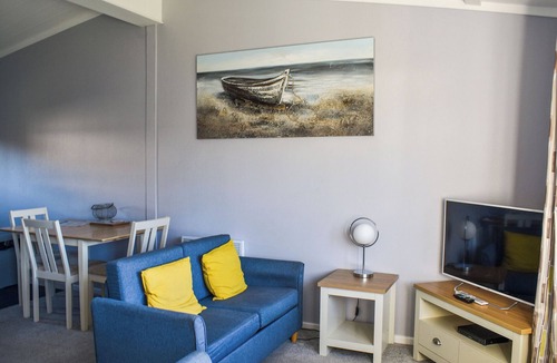 Oulton Broad Cottage | 2 bedroom accommodation in Lowestoft