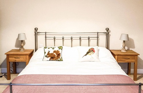 Peebles Cabin | 2 bedroom accommodation in Peebles