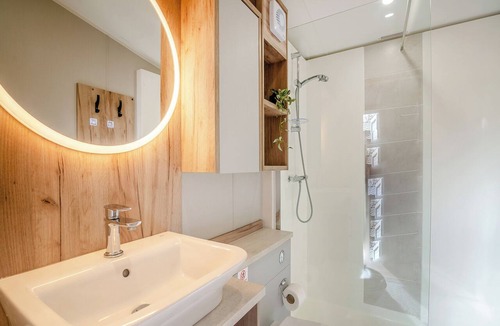 Arnold Ski Chalet | 2 bedroom accommodation in Skirlaugh, Nr Hull