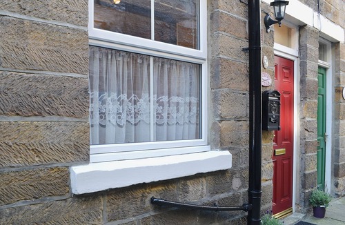 West Cliff Cottage | 2 bedroom accommodation in Whitby