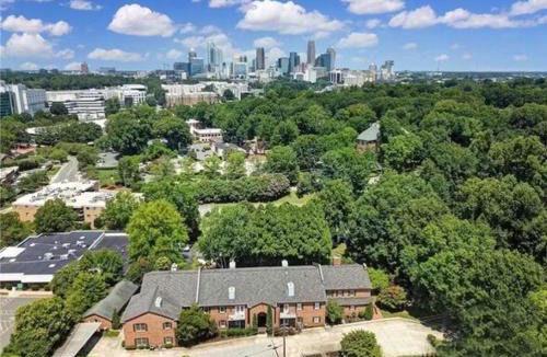 Myers Park Apartment | 2 bedroom condo in heart of CLT