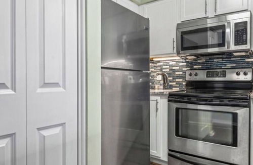 Northeast Virginia Beach Condo | 2-bedroom condo in Virginia Beach, block and a half to the beach, pool access