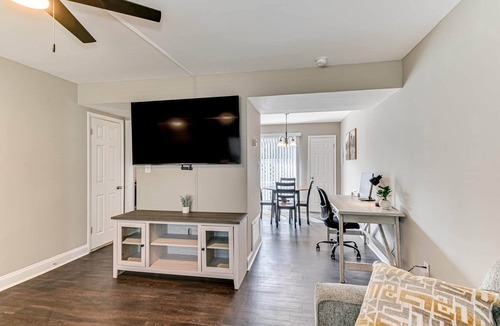 Summerville House | 2 Bedroom Furnished Townhome Augusta 1402 D