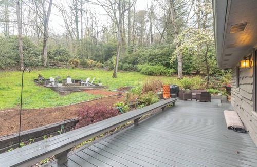 Mirror Lake House | 2-Bedroom House with Spacious Outdoor Living area in Mirror Lake neighborhood