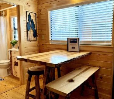Marion House | 2 Bedroom Log Cabin on Lake James with Loft- Private Resort Amenities