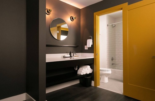 Rutledge Hill Hotel | 2 Bedroom Suite: Downtown Nashville, Full Kitchen & Living Room
