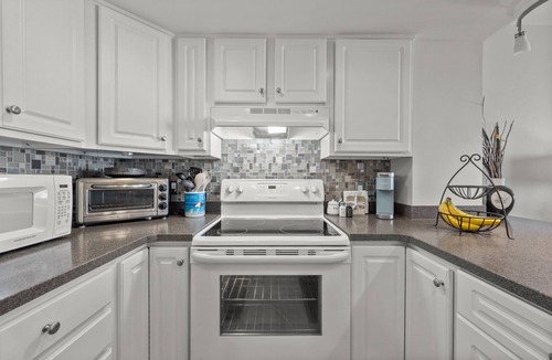McCutcheon Field Condo | 2 Bedroom w/King Bed. Onsite Pools, Restaurant, Arcade & More!