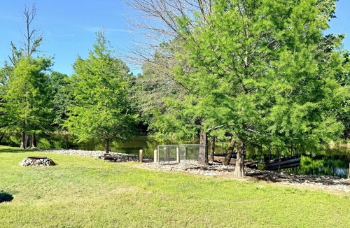 Decaturville House | 2-bedroom waterfront camper in welcoming Decaturville with AC for relaxing stays