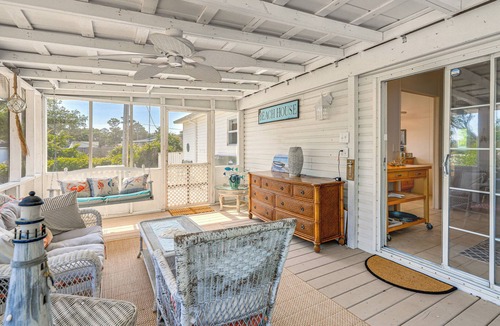 Harkers Island House | 2 Blocks to Crystal Coast: Family-Friendly Retreat
