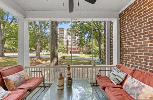 Cherry House | 2 BR in Myers Park with comfortable screened porch