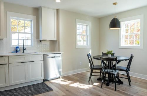 Durham House | 2 BR w/King Bed Near Duke Campus & Hospital