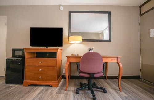 Greensboro Apartment | 2 Full Bed|Smoking|Greensboro