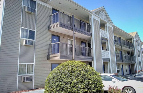Terry Sanford Apartment | 2 Full Beds|Smoking|Kitchen