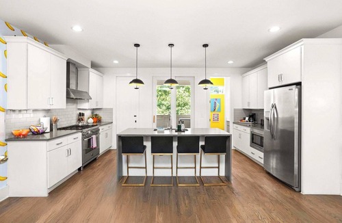 Eighth Avenue House | 2 Homes-Sleeps 24 | Downtown Great for Big Groups!