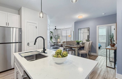 Mooresville Apartment | 2 King Beds | Pool, Gym & Easy First-Floor Access