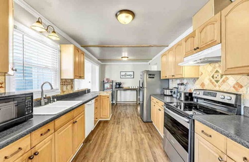 Greensboro House | 2 Living Rooms+ K be +, Secret Room, central local