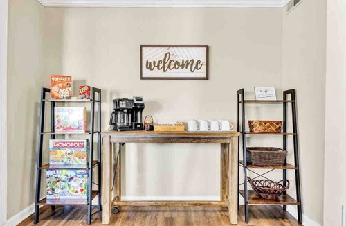 Greensboro House | 2 Living Rooms+ K be +, Secret Room, central local