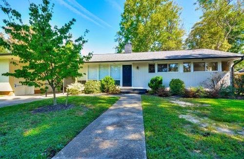 Greensboro House | 2 Mi to Dtwn Greensboro Centrally Located Home