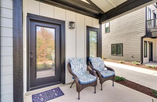 Durham House | 2 Mi to Duke University Townhome in Durham!
