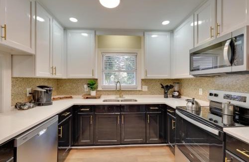 Greenville House | < 2 Mi to ECU: Cozy Greenville Getaway w/Porch!