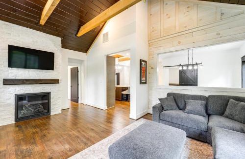 Boone House | 2 Mi to Tweetsie Railroad New Home with Hot Tub!